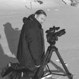 carles francitorra sobre la neu de Grandvalira filmant